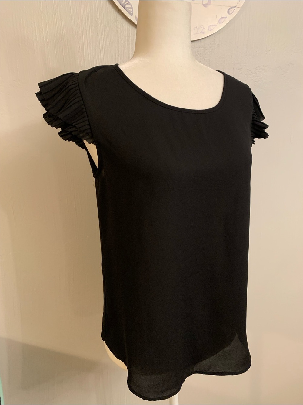 Banana Republic Black Pleated Cap Sleeve Camisole